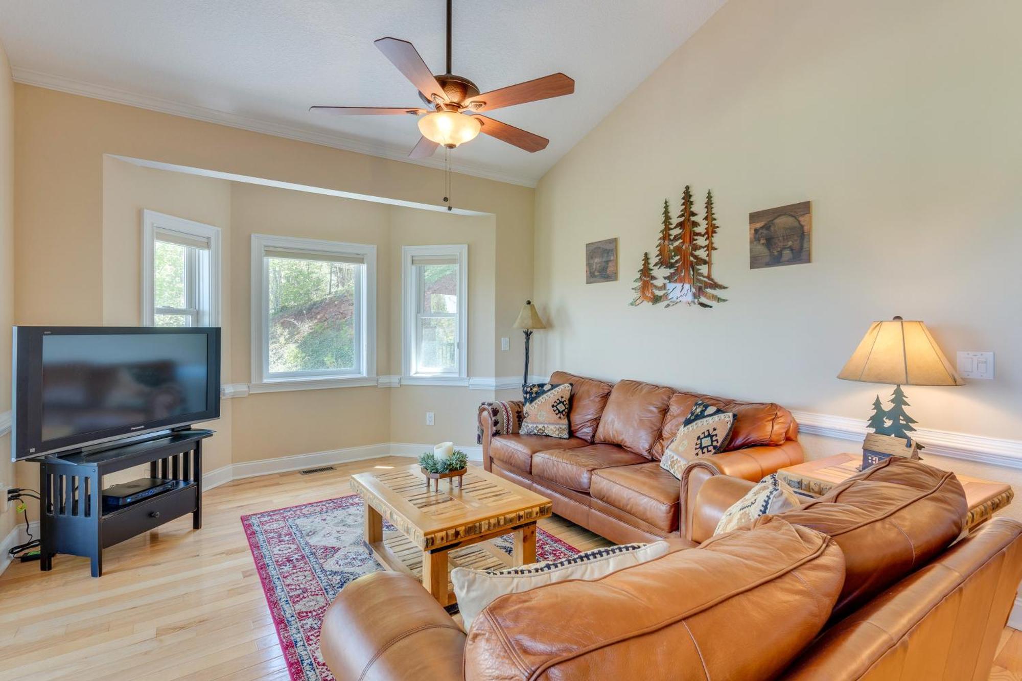 Lake-View Condo With Covered Deck In Hiawassee! Exterior foto